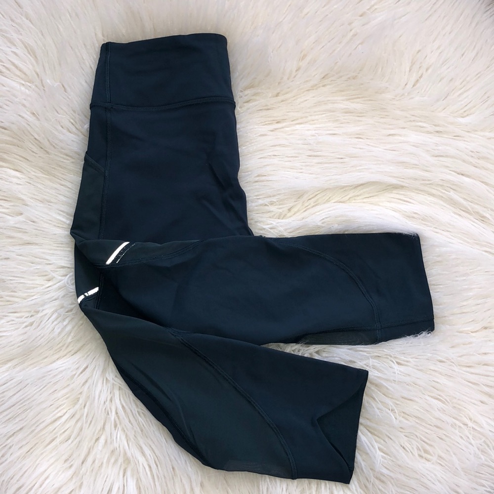 EUC - lululemon emerald green crop leggings